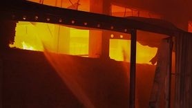 İzmir'de Mobilya Fabrikasında Yangın Kontrol Altına Alındı