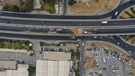 İzmir'de Viyadükte Asılı Kalan Tır Sürücüsü Yaralandı