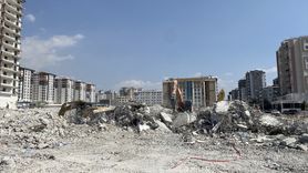 Kahramanmaraş'ta Depremde Hasar Gören Binaların Yıkımı Devam Ediyor