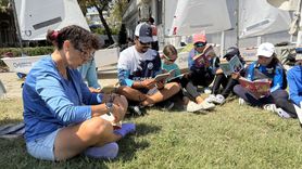 Marmara'da Yelkenciler Kitapla Zaman Geçirdi