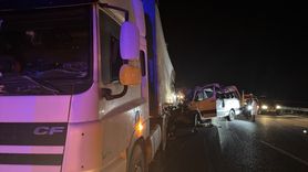 Mersin'de Tarım İşçilerini Taşıyan Minibüs Tıra Çarptı: 3 Ölü, 16 Yaralı