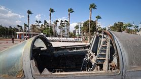 Mersin'in Simgesi Olan Savaş Uçağı Korozyon Nedeniyle Söküldü