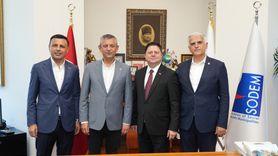 Özgür Özel'den Kadıköy Belediyesi'ne Önemli Ziyaret