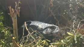 Sarıyer'de Kontrolden Çıkan Araç Bahçeye Düştü