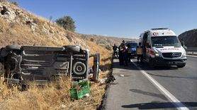 Sivas'ta Hafif Ticari Araç Devrildi: 4 Yaralı