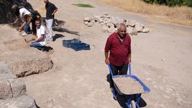 Smyrna Höyüğü'nde Arkeolojik Kazılar Devam Ediyor
