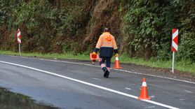 Trabzon'da Toprak Kayması: Sera Gölü Yolunda Ulaşım Kontrollü Sağlanıyor