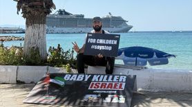 Yabancı Turistlere Yönelik Tek Kişilik Eylem: Aktivist Veysel Karahan Gazze'ye Dikkat Çekiyor