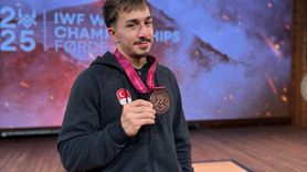 2025 Dünya Halter Şampiyonası'nda Yusuf Fehmi Genç Bronz Madalya Kazandı