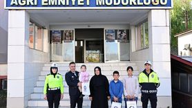 Ağrı'da Kız Çocuğunun Bayrak ve Atatürk Sevgisi