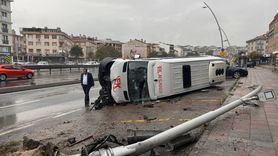 Büyükçekmece'de Minibüs Devrildi, İki Yaralı
