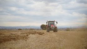 Çanakkaleli Çiftçiden Filistin'e Destek: Traktörüne "Özgür Filistin" Yazdı