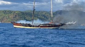 Fethiye'de Yangın Çıkan Tekne Suya Gömdirildi