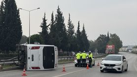 İzmir'de Midibüs Devrildi, 5 Yaralı