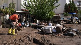 İzmir Foça'daki Sel Felaketinin Yaraları Sarılıyor