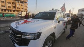 Kassam Tugayları İki İsrailli Esirin Cesedini Kızılhaç'a Teslim Etti