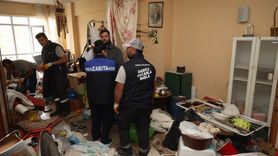 Kocaeli'de Bir Evden Çıkan 2 Kamyon Çöp