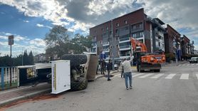 Kocaeli'de Tırdan Yola Devrilen İş Makinesi Sebebiyle Yaralanma Olayı