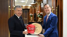 Özbekistan Cumhurbaşkanı Mirziyoyev ile ABD Temsilcisi Gor Arasında Zirve Öncesi Görüşme