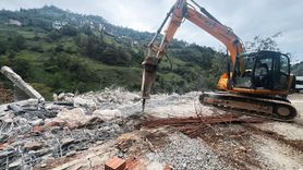 Rize'de Taşkın Riski Altındaki İzinsiz Yapılar Yıkılıyor