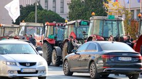 Sırbistan'da Çiftçiler Tarım Politikalarına Traktörlü Protesto Düzenledi