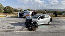Sivas'ta Üç Araçlı Trafik Kazası: 1 Ölü, 4 Yaralı