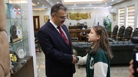 Yağmur Altında İstiklal Marşı Okuyan Öğrenciye Ödül