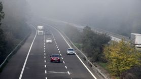 Düzce'de Sis Etkili: Anadolu Otoyolu'nda Görüş Mesafesi Düşüyor