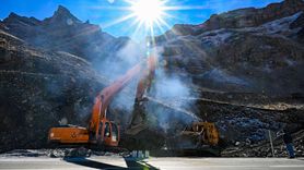 Van-Bahçesaray Kara Yolunda Çığ Önlemleri Artıyor