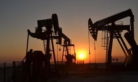 Petrol, Çin'in Ekonomik Hamleleri ve Fed'in Para Politikası Konuşması Öncesi Dalgalı Seyir İzliyor