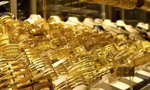 Ayşe Tolga Bebek'te Erkek Arkadaşıyla Görüntülendi