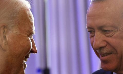 Erdoğan, ABD Başkanı Joe Biden ile Kucaklaştı