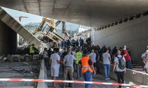 Atina'da Köprü Çöktü: 1 Ölü, 4 Yaralı