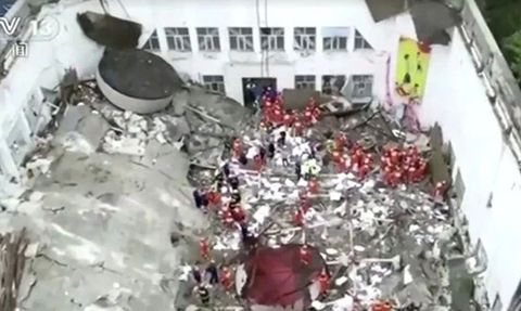 Çin'de bir ortaokulun spor salonunda çatı çöktü