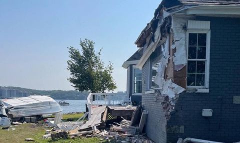 Evin Çatısına Uçak Düştü, Sarhoş Kaptan Tekneyle Eve Çarptı