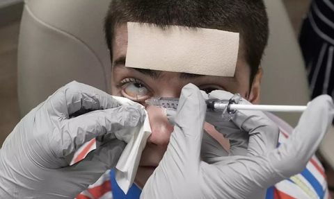 Miami'de Gen Tedavisiyle Görme Engelli Genç İlk Kez Görmeye Başladı