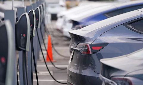 AB Konseyi, Elektrikli Araçlar İçin Şarj İstasyonu Kurulumunu Onayladı