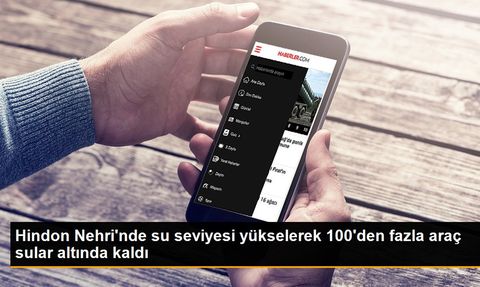Hindistan'da Hindon Nehri'nde Su Seviyesi Yükseldi: 100'den Fazla Araç Sular Altında Kaldı