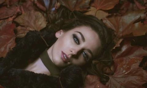 28 yaşındaki model, sevgilisinin arabasından düşerek hayatını kaybetti