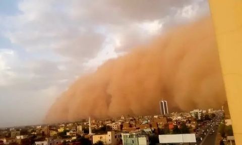 Başkent Hartum'da Kum Fırtınası Etkili Oldu