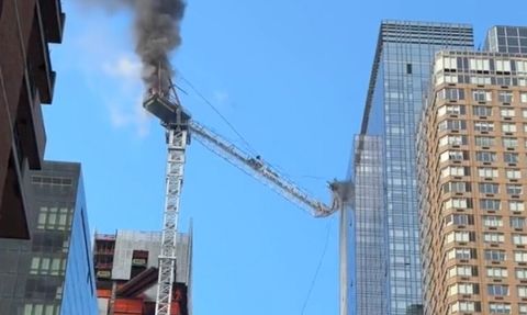ABD'de Vinç Kazası: Metrelerce Yüksekten Kalabalığın Üzerine Düştü!