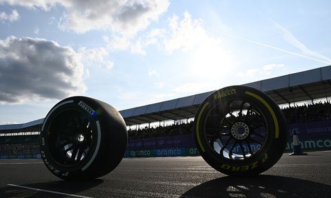 Formula 1, Bridgestone'u Reddederek Pirelli ile Devam Etmeye Hazırlanıyor