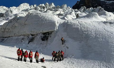 Kırgızistan’daki Pobeda Dağı’na tırmanan 4 dağcı aranıyor