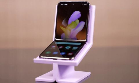 Galaxy Z Flip 5'in Kapak Ekranı Şeklinin Avantajı
