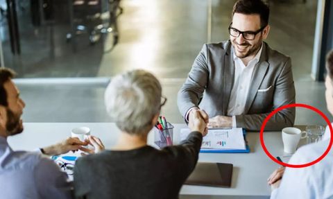 İş Görüşmelerinde Gizli Testler: Küçük Bir Fincan Görüşmenin Kaderini Değiştirebilir