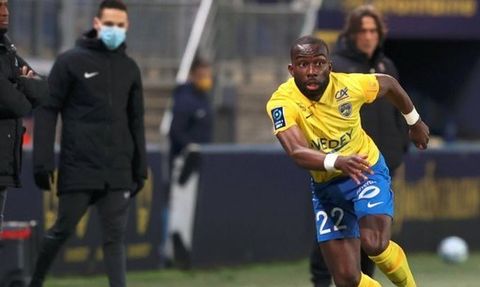 Kongolu Sağ Bek Sözleşme İmzalıyor