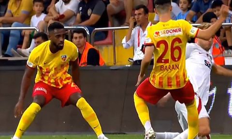 Galatasaraylı Barış Alper Yılmaz'ın Performansı Tepki Topladı