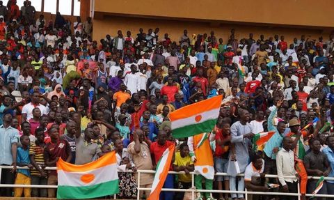 Nijer'de Askeri Yönetim Desteği Gösterisi