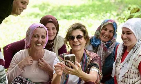 Ben Bu Cihana Sığmazam Dizisi Setinde Oyuncularla Buluşma