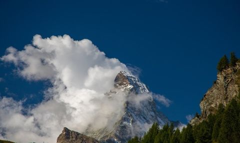 İsviçre'de Ağustos Sonunda Kar Yağışı